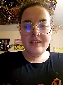 Snapshot of nuttiebuddy1 chatting on 11/05/25, 12:14 nuttiebuddy1 online show from 11/05/25, 12:14