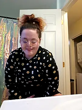 nuttiebuddy1 online show from 12/05/25, 07:55