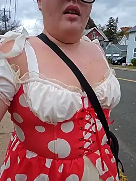 Snapshot of nuttiebuddy1 chatting on 10/31/25, 07:32 nuttiebuddy1 online show from 10/31/25, 07:32