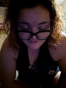 Snapshot of nuttiebuddy1 chatting on 11/11/25, 04:40 nuttiebuddy1 online show from 11/11/25, 04:40