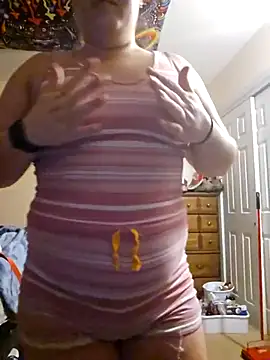 Snapshot of nuttiebuddy1 chatting on 09/21/25, 02:39 nuttiebuddy1 online show from 09/21/25, 02:39