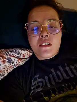 Snapshot of nuttiebuddy1 chatting on 09/18/25, 10:24 nuttiebuddy1 online show from 09/18/25, 10:24