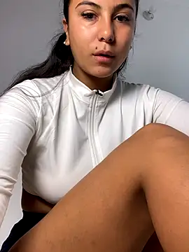 Snapshot of Sarahcutexoxox chatting on 10/01/25, 04:44 Sarahcutexoxox online show from 10/01/25, 04:44