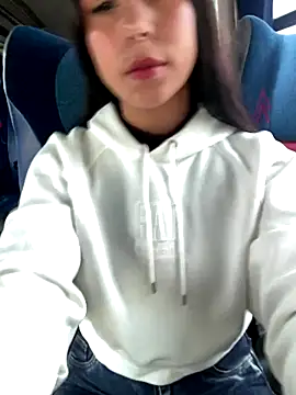 Snapshot of Sarahcutexoxox chatting on 10/05/25, 06:31 Sarahcutexoxox online show from 10/05/25, 06:31