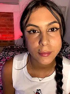 Snapshot of Sarahcutexoxox chatting on 10/10/25, 03:29 Sarahcutexoxox online show from 10/10/25, 03:29