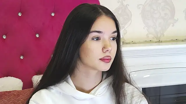 Snapshot of AlexisDevine chatting on 02/25/26, 05:18 AlexisDevine online show from 02/25/26, 05:18