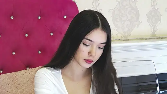 Snapshot of AlexisDevine chatting on 11/24/25, 05:18 AlexisDevine online show from 11/24/25, 05:18