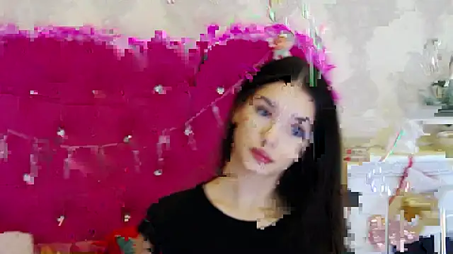 Snapshot of AlexisDevine chatting on 12/18/25, 05:23 AlexisDevine online show from 12/18/25, 05:23