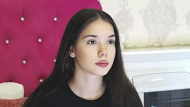 Snapshot of AlexisDevine chatting on 02/26/26, 05:18 AlexisDevine online show from 02/26/26, 05:18