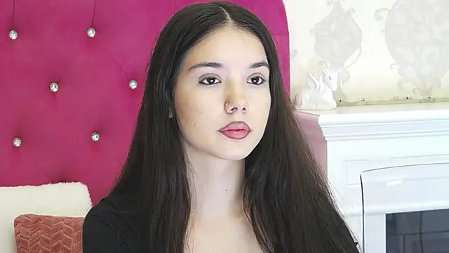 Snapshot of AlexisDevine chatting on 02/18/26, 05:49 AlexisDevine online show from 02/18/26, 05:49