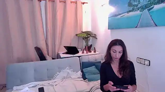 Snapshot of IvonneAndDom chatting on 11/14/25, 11:14 IvonneAndDom online show from 11/14/25, 11:14