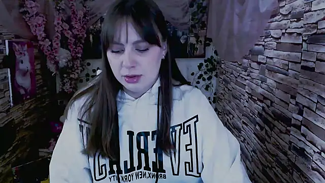 Snapshot of Amanda_Bright_ chatting on 09/19/25, 06:39 Amanda Bright online show from 09/19/25, 06:39