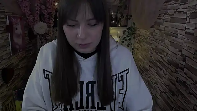 Snapshot of Amanda_Bright_ chatting on 10/21/25, 06:57 Amanda Bright online show from 10/21/25, 06:57