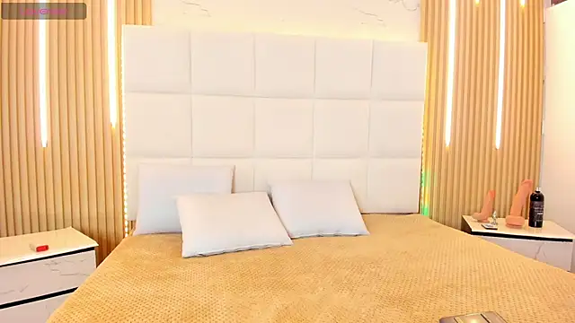 Elody rousse online show from 10/24/25, 12:37