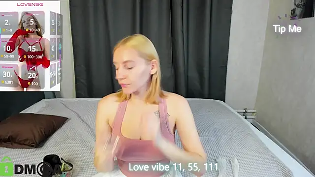 Snapshot of Anna_Chelsea chatting on 10/05/25, 11:39 Anna Chelsea online show from 10/05/25, 11:39