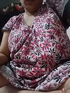 Snapshot of Trisha_71 chatting on 05/28/26, 05:30 Trisha 71 online show from 05/28/26, 05:30