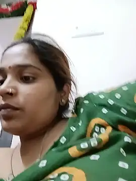 Snapshot of Trisha_71 chatting on 06/18/26, 02:44 Trisha 71 online show from 06/18/26, 02:44