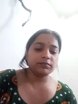 Snapshot of Trisha_71 chatting on 09/13/25, 06:24 Trisha 71 online show from 09/13/25, 06:24