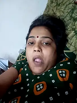 Snapshot of Trisha_71 chatting on 10/01/25, 09:47 Trisha 71 online show from 10/01/25, 09:47