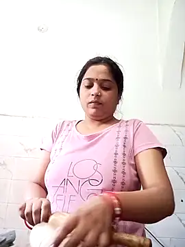 Snapshot of Trisha_71 chatting on 09/11/25, 04:23 Trisha 71 online show from 09/11/25, 04:23