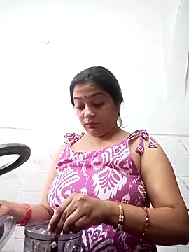 Snapshot of Trisha_71 chatting on 10/08/25, 02:46 Trisha 71 online show from 10/08/25, 02:46