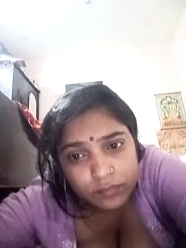 Snapshot of Trisha_71 chatting on 10/17/25, 05:48 Trisha 71 online show from 10/17/25, 05:48
