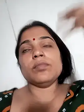 Snapshot of Trisha_71 chatting on 10/02/25, 06:50 Trisha 71 online show from 10/02/25, 06:50