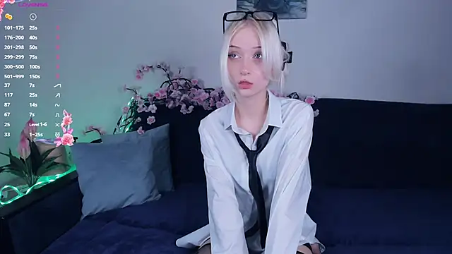 Megan--chan online show from 11/08/25, 07:17