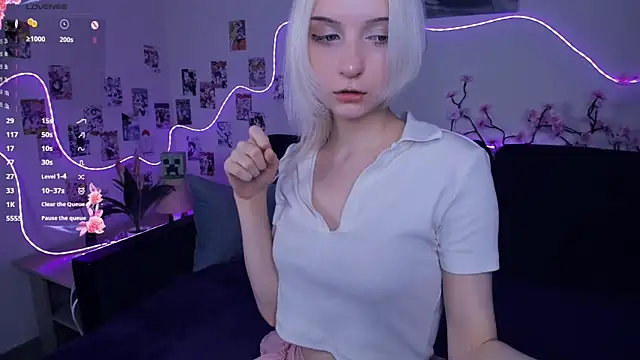 Megan--chan online show from 11/14/25, 07:17