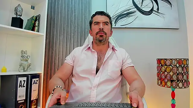 Snapshot of JuanKFit_45 chatting on 06/20/26, 03:55 JuanKFit 45 online show from 06/20/26, 03:55