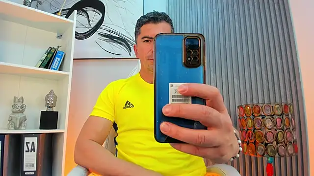 Snapshot of JuanKFit_45 chatting on 07/09/26, 04:24 JuanKFit 45 online show from 07/09/26, 04:24