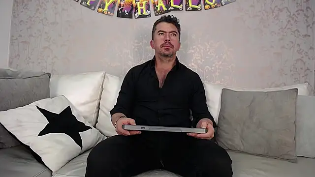 Snapshot of JuanKFit_45 chatting on 11/02/25, 01:49 JuanKFit 45 online show from 11/02/25, 01:49