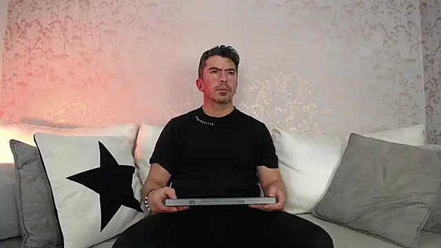 Snapshot of JuanKFit_45 chatting on 11/08/25, 01:47 JuanKFit 45 online show from 11/08/25, 01:47