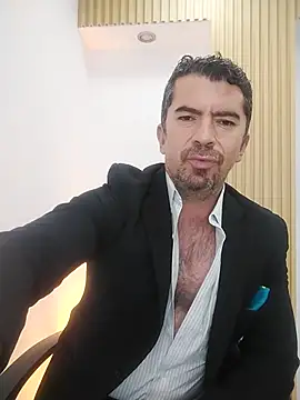 JuanKFit 45 online show from 04/15/26, 03:49