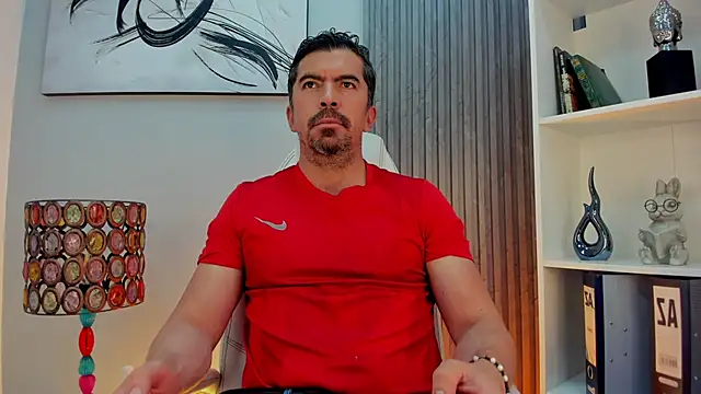 Snapshot of JuanKFit_45 chatting on 06/15/26, 04:01 JuanKFit 45 online show from 06/15/26, 04:01