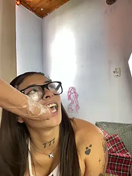 AnnieCouperr online show from 11/28/25, 03:45