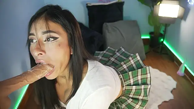 AnnieCouperr online show from 01/10/26, 07:53