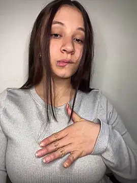 Snapshot of HinataArai chatting on 10/22/25, 02:27 HinataArai online show from 10/22/25, 02:27