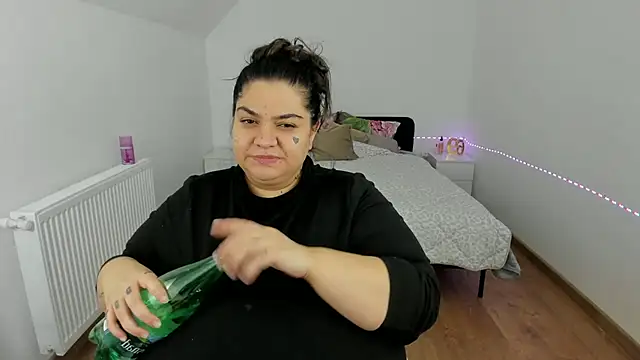 Snapshot of EvvaBBW chatting on 10/12/25, 07:59 EvvaBBW online show from 10/12/25, 07:59