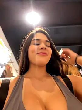 BellaLeclair online show from 12/04/25, 06:51