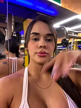 BellaLeclair online show from 11/16/25, 07:40