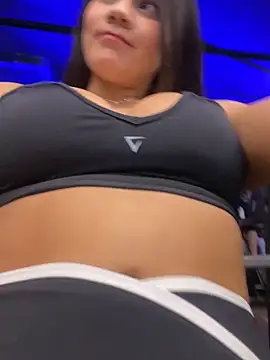 BellaLeclair online show from 12/17/25, 06:35