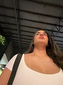 BellaLeclair online show from 04/05/26, 12:06