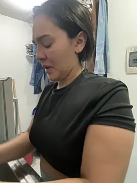 Snapshot of meli__brown chatting on 12/02/25, 03:41 meli brown online show from 12/02/25, 03:41