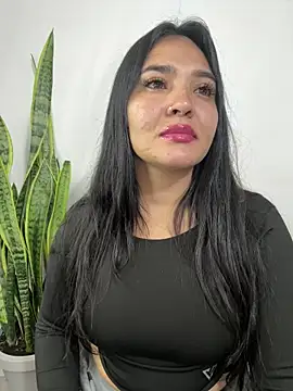 Snapshot of meli__brown chatting on 05/18/26, 01:28 meli brown online show from 05/18/26, 01:28