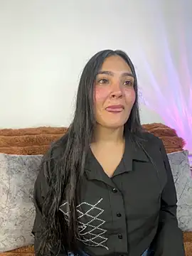 Snapshot of meli__brown chatting on 11/19/25, 04:23 meli brown online show from 11/19/25, 04:23