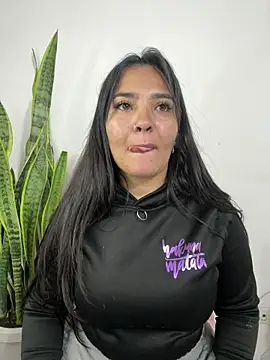 Snapshot of meli__brown chatting on 05/19/26, 01:21 meli brown online show from 05/19/26, 01:21
