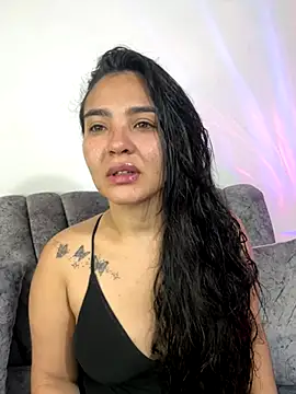 Snapshot of meli__brown chatting on 11/30/25, 04:57 meli brown online show from 11/30/25, 04:57