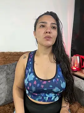 Snapshot of meli__brown chatting on 11/17/25, 03:32 meli brown online show from 11/17/25, 03:32