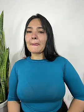 Snapshot of meli__brown chatting on 05/07/26, 10:13 meli brown online show from 05/07/26, 10:13